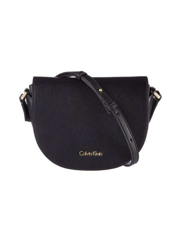 Calvin Klein Baker Seam Saddle Nahkalaukku