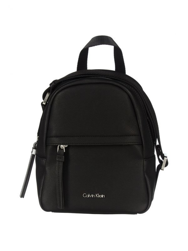 Calvin Klein Charly Small Crossbody Laukku