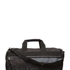 Calvin Klein Cooper Weekender 001 viikonloppulaukku