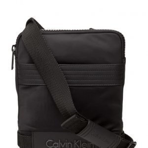 Calvin Klein De-Night Flat Crosso olkalaukku