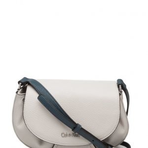 Calvin Klein Jenna Saddle Bag olkalaukku