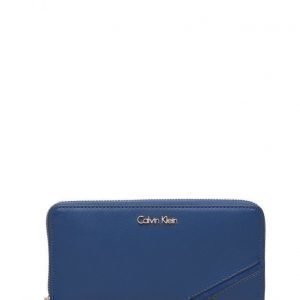 Calvin Klein Juli4 Large Ziparoun lompakko