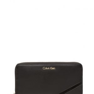 Calvin Klein Juli4 Large Ziparoun lompakko