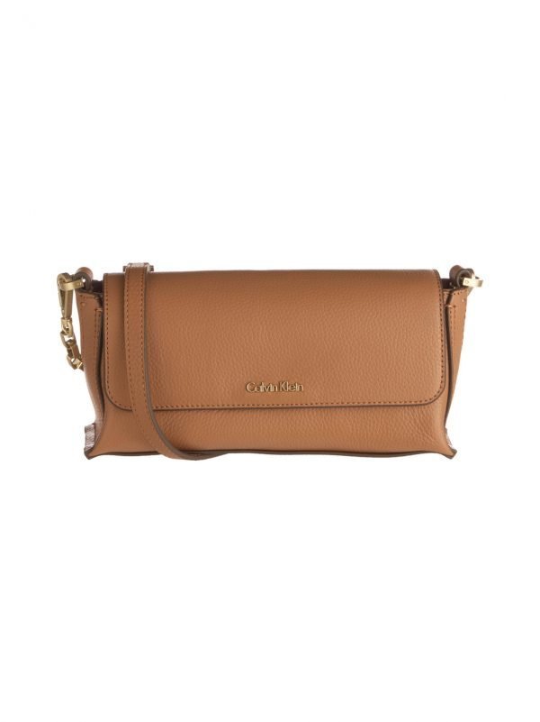 Calvin Klein Keyla Clutch Nahkalaukku