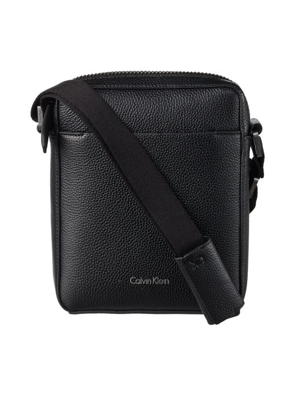 Calvin Klein Lial Mini Reporter Nahkalaukku