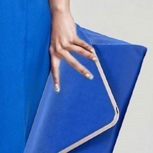 Sininen kirjekuorilaukku