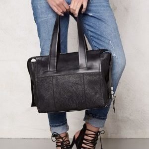 TIGER OF SWEDEN Amiate Leather Bag 050 Black